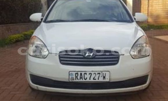 Acheter Occasion Voiture Hyundai Accent Blanc à Kigali, Rwanda Acheter Occasion Voiture Hyundai Accent Blanc à Kigali, Rwanda