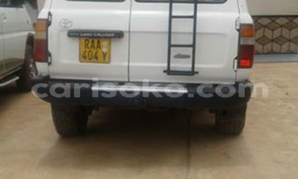 Acheter Occasion Voiture Toyota Land Cruiser Blanc à Kigali, Rwanda Acheter Occasion Voiture Toyota Land Cruiser Blanc à Kigali, Rwanda