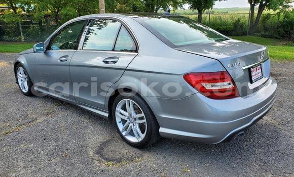 Sayi Na hannu Mercedes-Benz KOMPRESSOR Beige Mota in Kigali a Rwanda Sayi Na hannu Mercedes-Benz KOMPRESSOR Beige Mota in Kigali a Rwanda