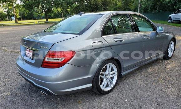 Sayi Na hannu Mercedes-Benz KOMPRESSOR Beige Mota in Kigali a Rwanda Sayi Na hannu Mercedes-Benz KOMPRESSOR Beige Mota in Kigali a Rwanda