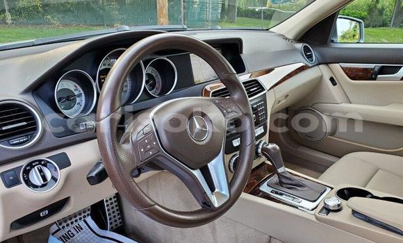 Sayi Na hannu Mercedes-Benz KOMPRESSOR Beige Mota in Kigali a Rwanda Sayi Na hannu Mercedes-Benz KOMPRESSOR Beige Mota in Kigali a Rwanda
