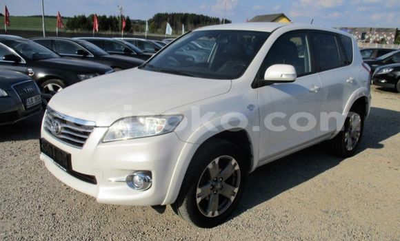 Sayi Na hannu Toyota RAV4 Blanc Mota in Kibungo a Rwanda Sayi Na hannu Toyota RAV4 Blanc Mota in Kibungo a Rwanda