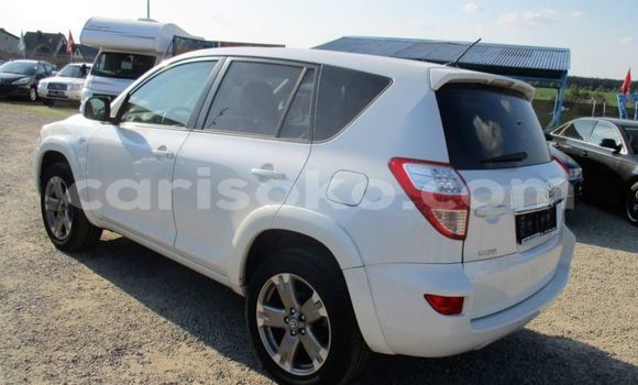 Sayi Na hannu Toyota RAV4 Blanc Mota in Kibungo a Rwanda Sayi Na hannu Toyota RAV4 Blanc Mota in Kibungo a Rwanda