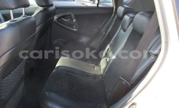 Sayi Na hannu Toyota RAV4 Blanc Mota in Kibungo a Rwanda Sayi Na hannu Toyota RAV4 Blanc Mota in Kibungo a Rwanda