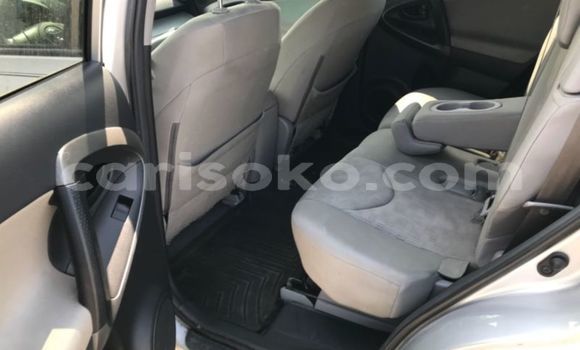 Sayi Na hannu Toyota RAV4 Gris Mota in Muhanga a Rwanda Sayi Na hannu Toyota RAV4 Gris Mota in Muhanga a Rwanda
