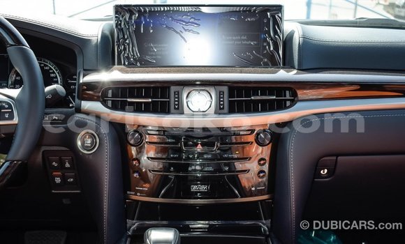 Acheter Import Voiture Lexus LX Blanc à Import - Dubai, Rwanda Acheter Import Voiture Lexus LX Blanc à Import - Dubai, Rwanda