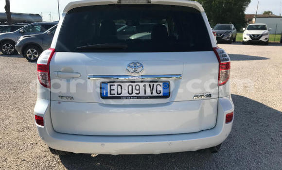 Sayi Na hannu Toyota RAV4 Blanc Mota in Kigali a Rwanda Sayi Na hannu Toyota RAV4 Blanc Mota in Kigali a Rwanda