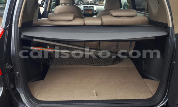Sayi Na hannu Toyota RAV4 Beige Mota in Kigali a Rwanda Sayi Na hannu Toyota RAV4 Beige Mota in Kigali a Rwanda