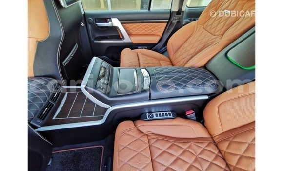 Acheter Import Voiture Toyota Land Cruiser Noir à Import - Dubai, Rwanda Acheter Import Voiture Toyota Land Cruiser Noir à Import - Dubai, Rwanda