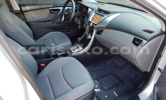 Sayi Na hannu Hyundai Elantra Gris Mota in Gasarenda a Rwanda Sayi Na hannu Hyundai Elantra Gris Mota in Gasarenda a Rwanda