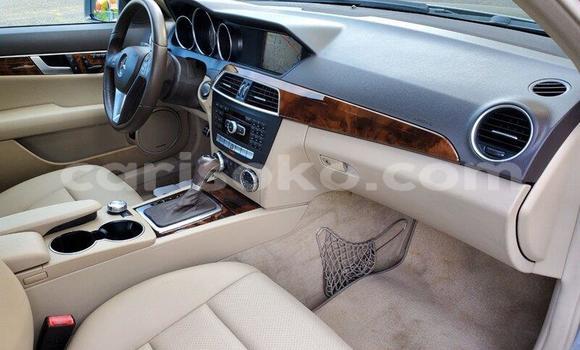 Sayi Na hannu Mercedes-Benz KOMPRESSOR Beige Mota in Kigali a Rwanda Sayi Na hannu Mercedes-Benz KOMPRESSOR Beige Mota in Kigali a Rwanda