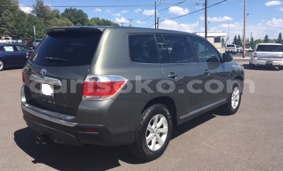 اشتري مستعمل Toyota Highlander Gris سيارة في Kigali في Rwanda اشتري مستعمل Toyota Highlander Gris سيارة في Kigali في Rwanda