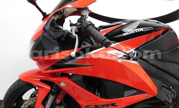 Acheter Occasion Moto Honda CBR 1000 RR Beige à Kigali, Rwanda Acheter Occasion Moto Honda CBR 1000 RR Beige à Kigali, Rwanda