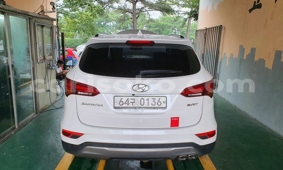 Buy Used Hyundai Santa Fe White Car in Kigali in Rwanda Buy Used Hyundai Santa Fe White Car in Kigali in Rwanda