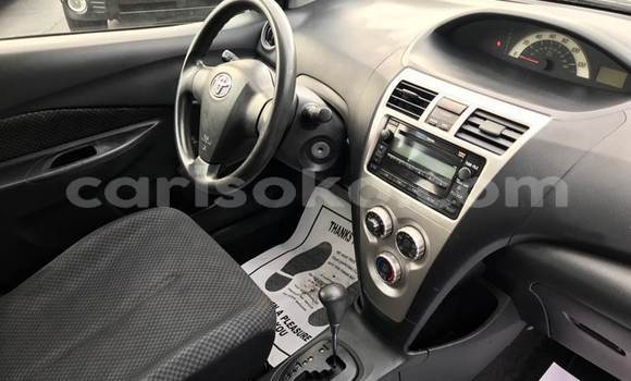 Sayi Na hannu Toyota Yaris Beige Mota in Kigali a Rwanda Sayi Na hannu Toyota Yaris Beige Mota in Kigali a Rwanda