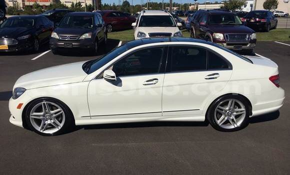 Sayi Na hannu Mercedes-Benz KOMPRESSOR Blanc Mota in Kigali a Rwanda Sayi Na hannu Mercedes-Benz KOMPRESSOR Blanc Mota in Kigali a Rwanda