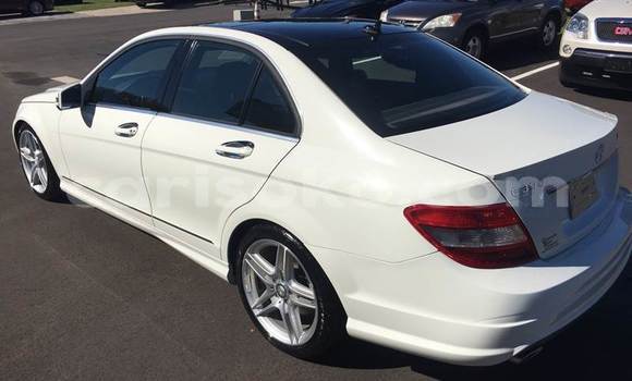 Sayi Na hannu Mercedes-Benz KOMPRESSOR Blanc Mota in Kigali a Rwanda Sayi Na hannu Mercedes-Benz KOMPRESSOR Blanc Mota in Kigali a Rwanda