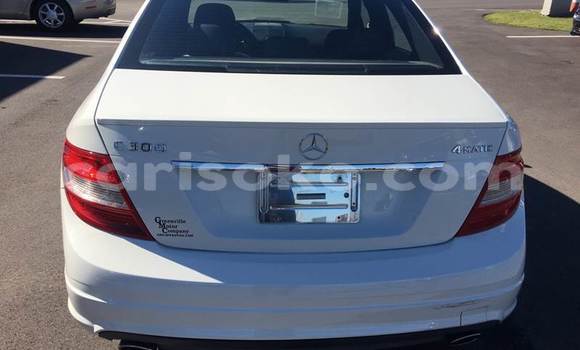 Sayi Na hannu Mercedes-Benz KOMPRESSOR Blanc Mota in Kigali a Rwanda Sayi Na hannu Mercedes-Benz KOMPRESSOR Blanc Mota in Kigali a Rwanda