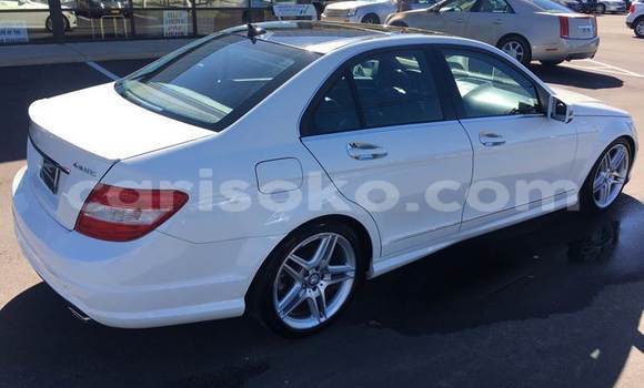 Sayi Na hannu Mercedes-Benz KOMPRESSOR Blanc Mota in Kigali a Rwanda Sayi Na hannu Mercedes-Benz KOMPRESSOR Blanc Mota in Kigali a Rwanda