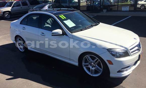 Sayi Na hannu Mercedes-Benz KOMPRESSOR Blanc Mota in Kigali a Rwanda Sayi Na hannu Mercedes-Benz KOMPRESSOR Blanc Mota in Kigali a Rwanda