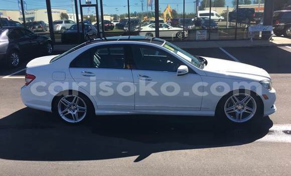 Sayi Na hannu Mercedes-Benz KOMPRESSOR Blanc Mota in Kigali a Rwanda Sayi Na hannu Mercedes-Benz KOMPRESSOR Blanc Mota in Kigali a Rwanda