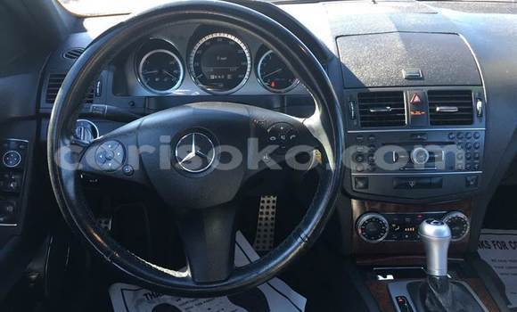 Sayi Na hannu Mercedes-Benz KOMPRESSOR Blanc Mota in Kigali a Rwanda Sayi Na hannu Mercedes-Benz KOMPRESSOR Blanc Mota in Kigali a Rwanda