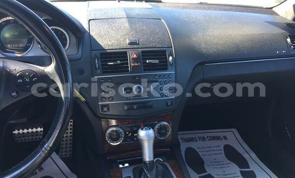 Sayi Na hannu Mercedes-Benz KOMPRESSOR Blanc Mota in Kigali a Rwanda Sayi Na hannu Mercedes-Benz KOMPRESSOR Blanc Mota in Kigali a Rwanda