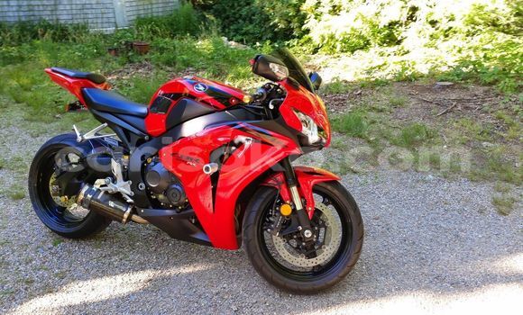 اشتري مستعمل Honda CBR Rouge دراجة نارية في Gicumbi في Rwanda