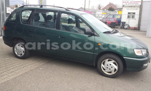 Sayi Na hannu Toyota Picnic Vert Mota in Nyanza a Rwanda Sayi Na hannu Toyota Picnic Vert Mota in Nyanza a Rwanda