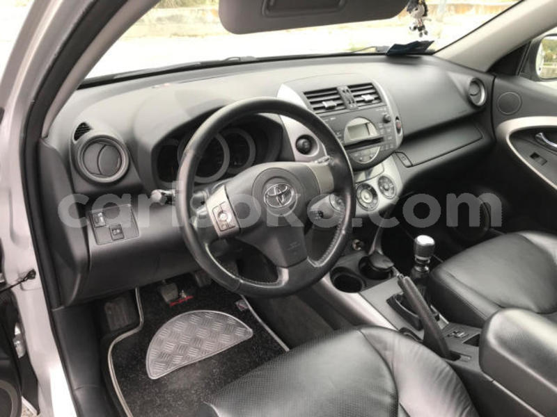 Big with watermark toyota rav4 rwanda kigali 11564