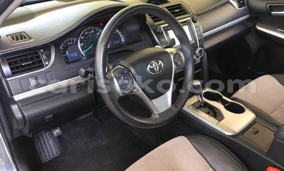 Sayi Na hannu Toyota Camry Beige Mota in Kigali a Rwanda Sayi Na hannu Toyota Camry Beige Mota in Kigali a Rwanda