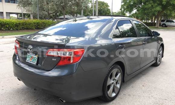 Sayi Na hannu Toyota Camry Beige Mota in Kigali a Rwanda Sayi Na hannu Toyota Camry Beige Mota in Kigali a Rwanda
